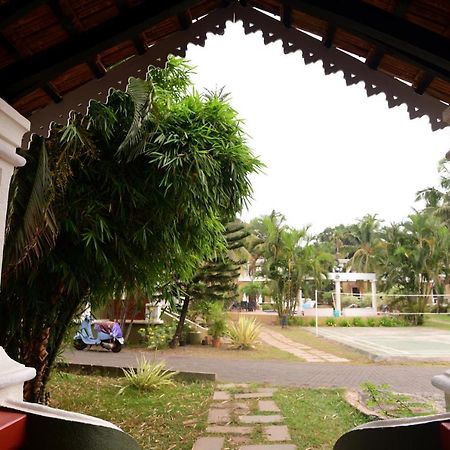 White Square Nirvana Mapusa Esterno foto