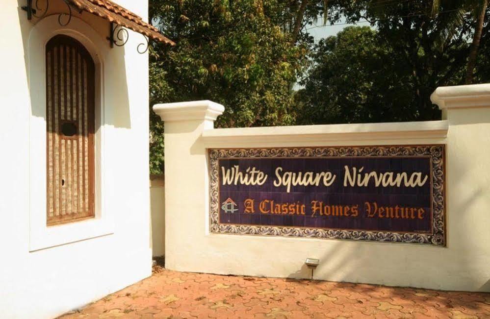 White Square Nirvana Mapusa Esterno foto
